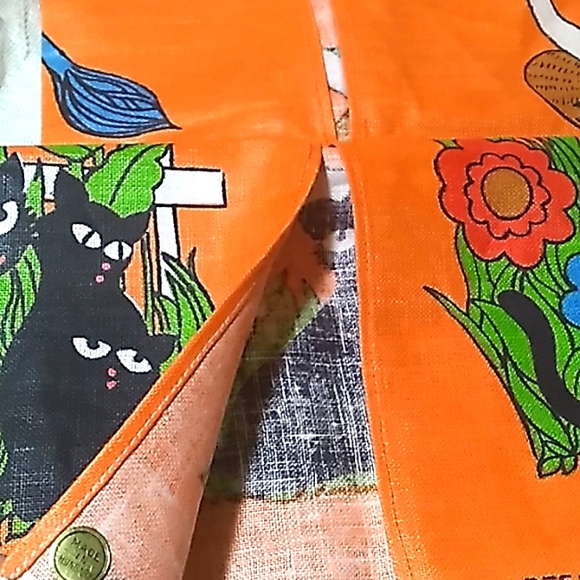 VINTAGE HANDPRINTED LINEN- DESIGNED BY: CHRIS BASH - Picture 7 of 8